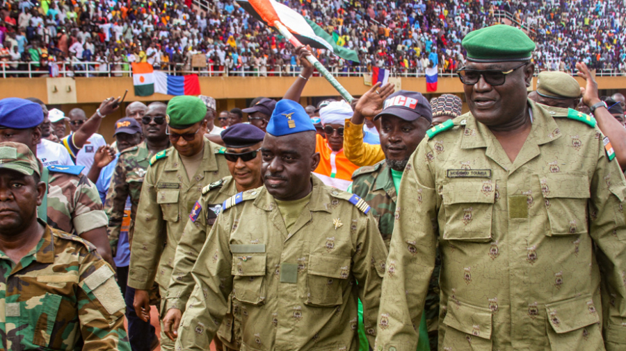 Coup d’État au Niger : Niamey ferme son espace aérien