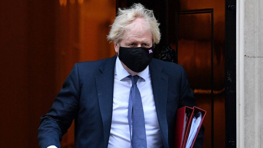 Covid-19 : Boris Johnson accusé d'enfreindre ses propres règles