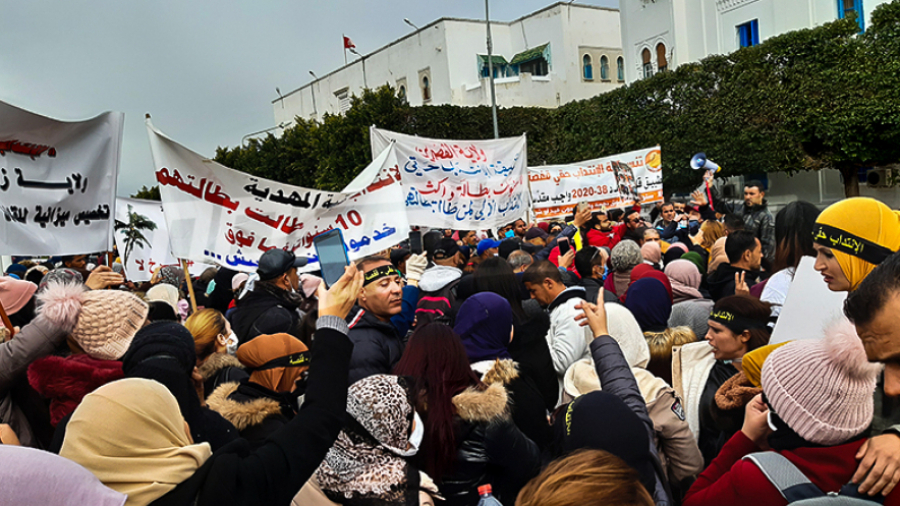 Des diplômés chômeurs protestent à la Kasbah Des diplômés du supérieur chômeurs protestent à la Kasbah