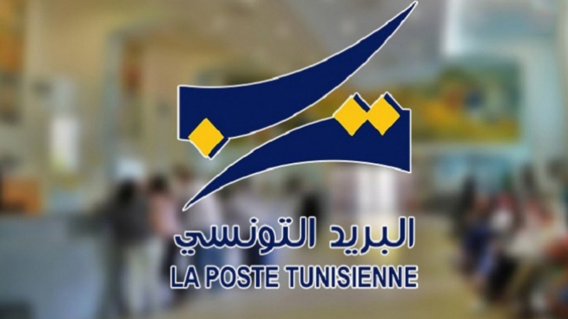 Des tunisiens en colère devant la poste de la Rue Charles de Gaulle Des tunisiens en colère devant la poste de la Rue Charles de Gaulle