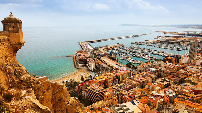 Alicante: Des Tunisiens propriétaires dans la la "Cité des riches"? Des Tunisiens propriétaires à Alicante: Le Pôle enquête...