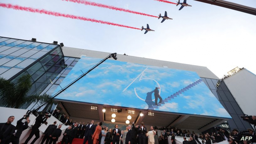 Cannes: Trente ans après...Tom Cruise débarque à la ''Top Gun'' Festival de Cannes: Une arrivée de Tom Cruise , à la Top Gun