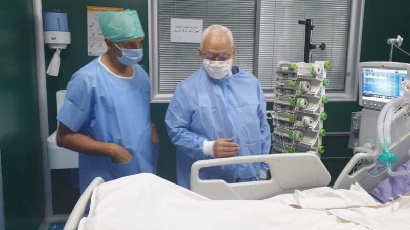 Ghannouchi s’enquiert de l'état de santé de Ahmed Ben Salah Ghannouchi rend visite à Ahmed Ben Salah