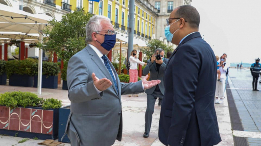 Mechichi s'entretient avec le ministre portugais de l'Intérieur Hichem Mechichi