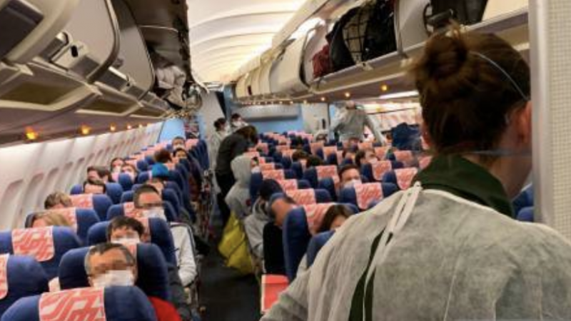 Il prétend avoir le coronavirus à bord d'un avion