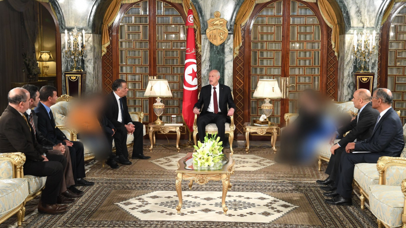 Le chef de l'Etat reçoit 6 enfants tunisiens rapatriés de Libye kais-saied-enfants
