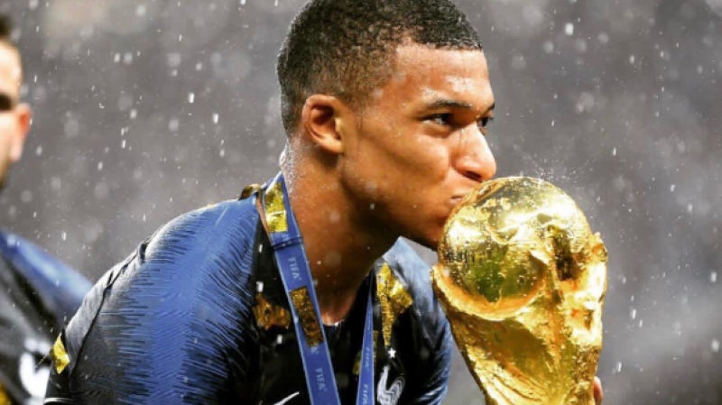 Kylian Mbappé élu meilleur jeune joueur du mondial