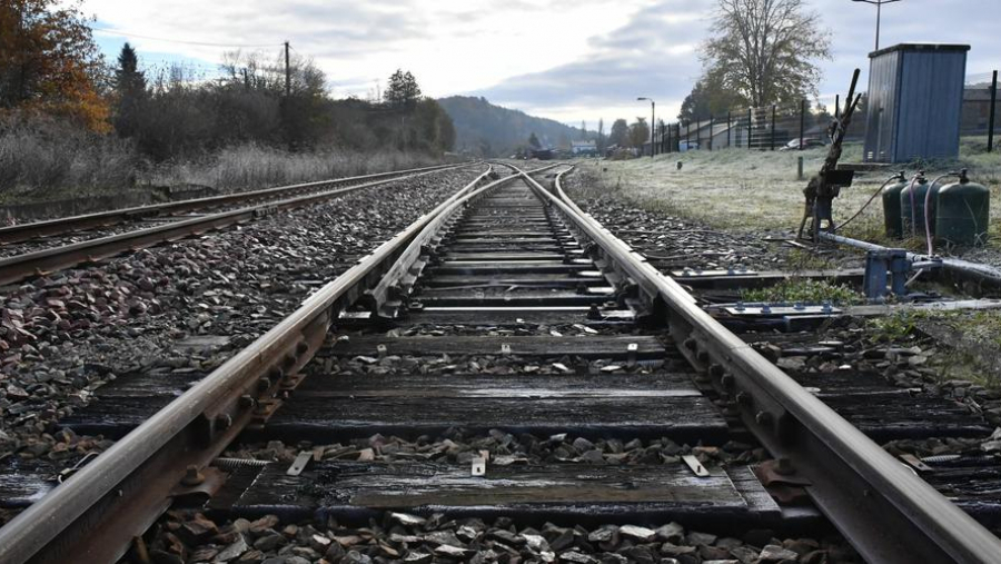  la France promet des bateaux, des autobus et des rails à Kiev