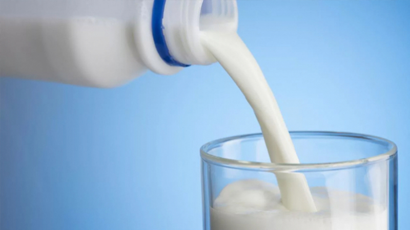 Chahed: Hausse du prix de vente du lait à la production Lait