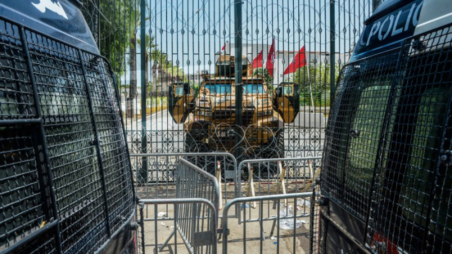 Le Bardo: Réouverture de la route devant le Parlement