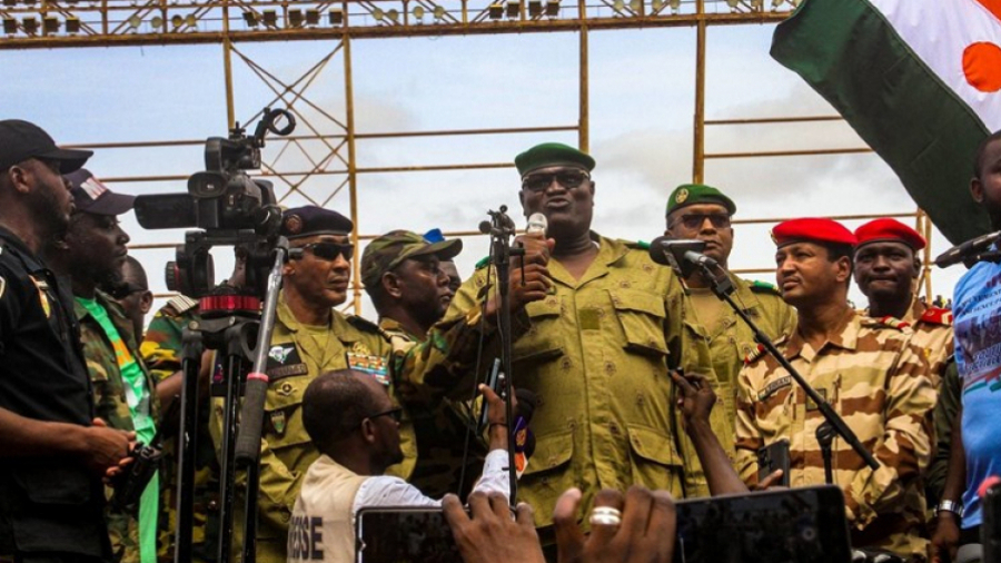 Le Burkina Faso et le Mali autorisés à intervenir au Niger