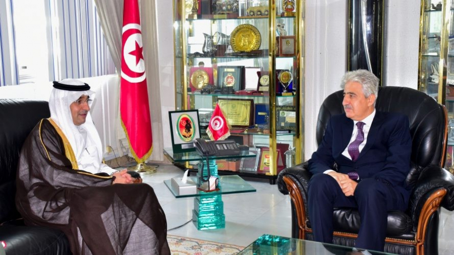 Le ministre de la Défense reçoit l'ambassadeur de l'Arabie en Tunisie Le ministre de la Défense reçoit l'ambassadeur de l'Arabie en Tunisie