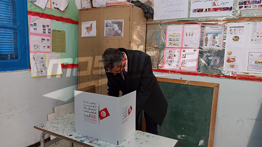Législatives : Taoufik Charffedine vote Législatives : Taoufik Charffedine vote