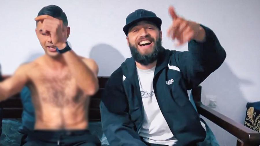 Les deux étudiants de la chanson satirique devant la justice