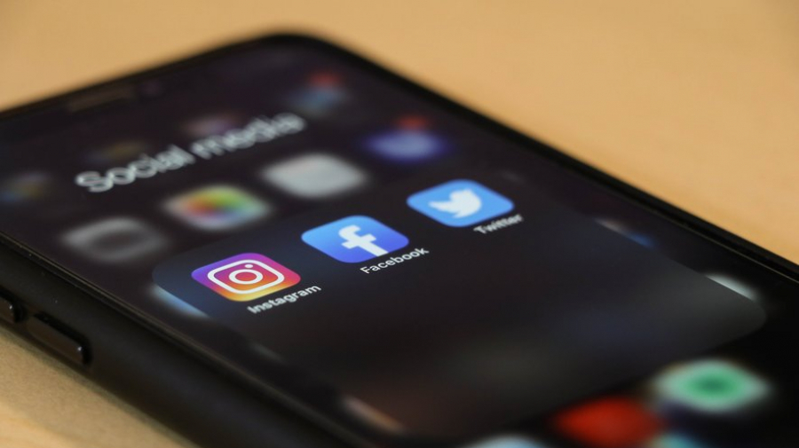 Les réseaux sociaux soumis à de nouvelles lois en Europe