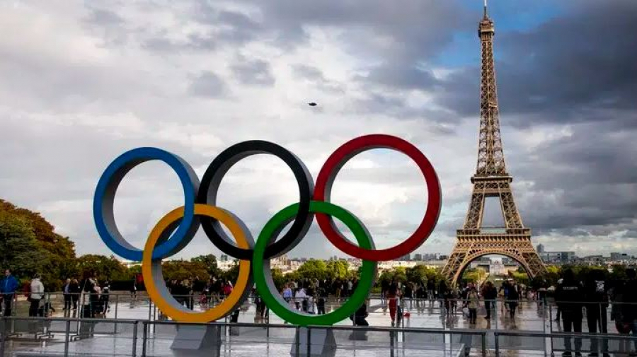 Macron: "Pas de place pour le drapeau russe aux Jeux de Paris"