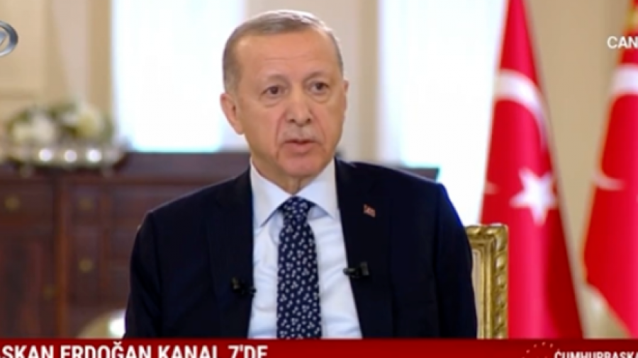 Malade, Erdogan interrompt une interview en direct