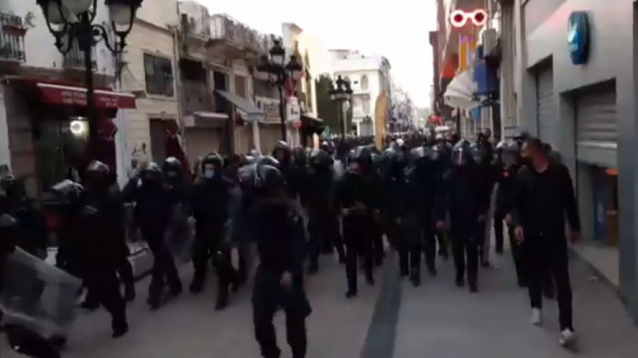 Des manifestants empêchés de rejoindre l’Avenue Habib Bourguiba Manifestation
