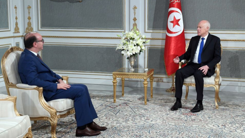 Mesures de prévention contre le Coronavirus: Saied reçoit Fakhfakh Mesures de prévention contre le Coronavirus: Saied reçoit Fakhfakh
