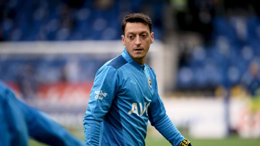 Mesut Ozil annonce sa retraite du football professionnel Mesut Ozil