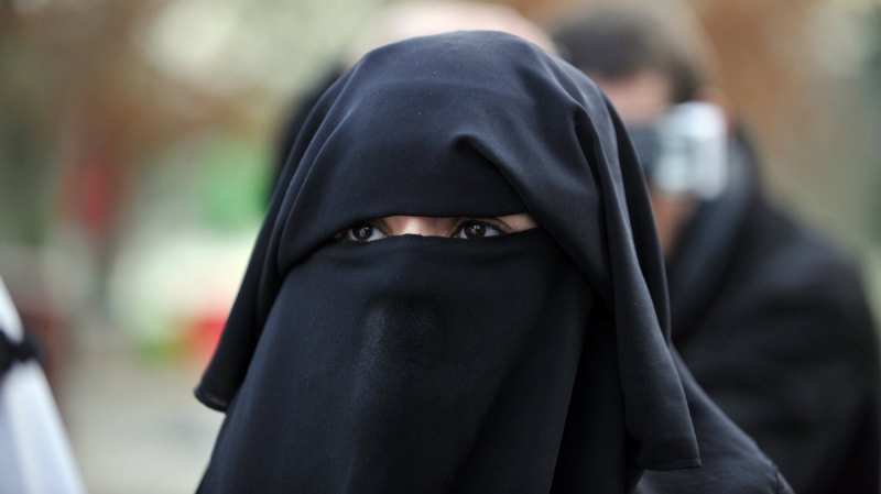 Iyed Dahmani : ''La circulaire sur le niqab reste en vigueur'' niqab