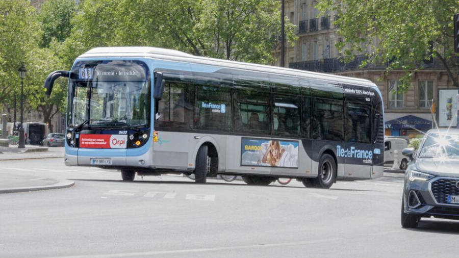 Paris : un bus hybride prend feu sur le périphérique