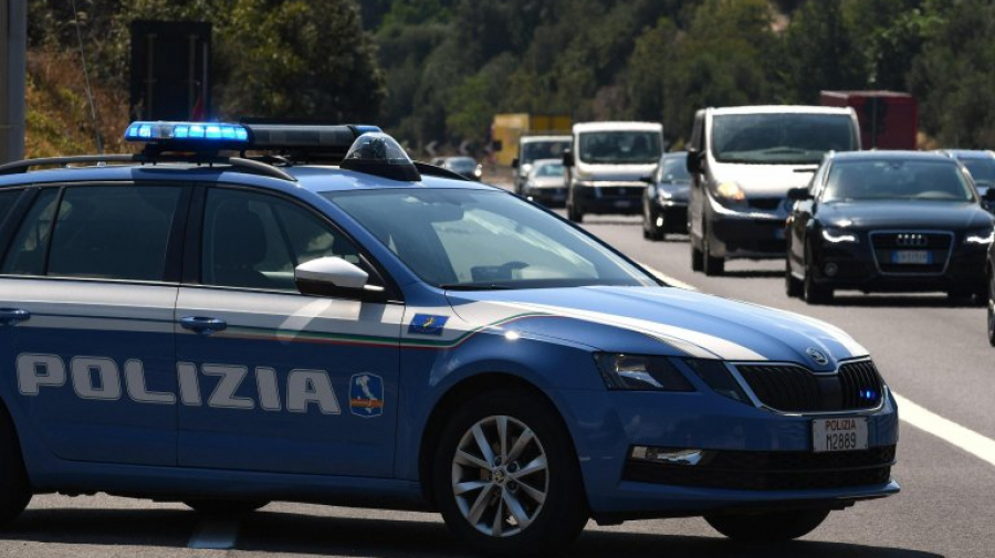 Une bombe dans la voiture d'un homme politique désamorcée à Rome police italienne