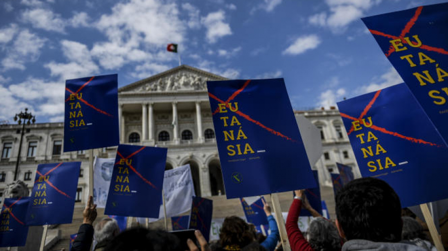 Portugal: Le Parlement vote en faveur de l'euthanasie Portugal