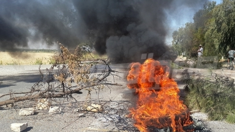 Thala : des élèves bloquent la route protestations-kasserine