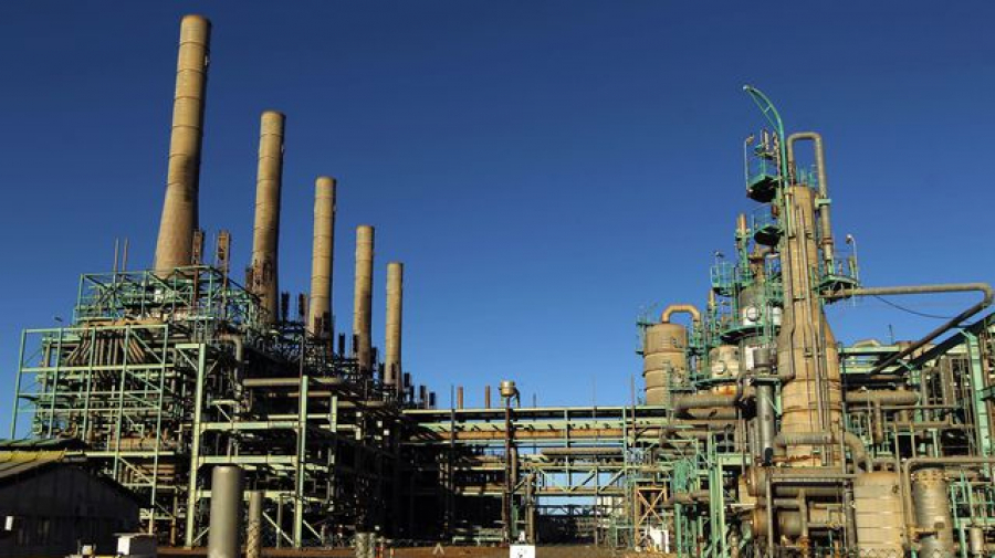 La Libye lance la construction d'une raffinerie de pétrole raffinerie de pétrole