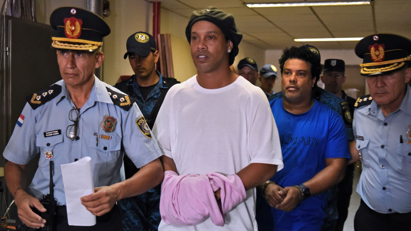 Paraguay: Rejet de la demande de libération de Ronaldinho Ronaldinho