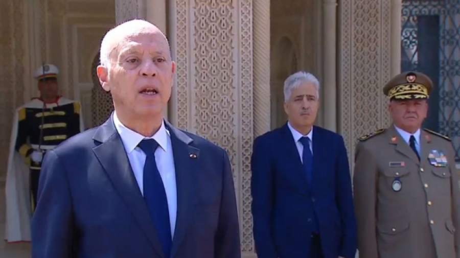  Saied salue les performances des forces armée