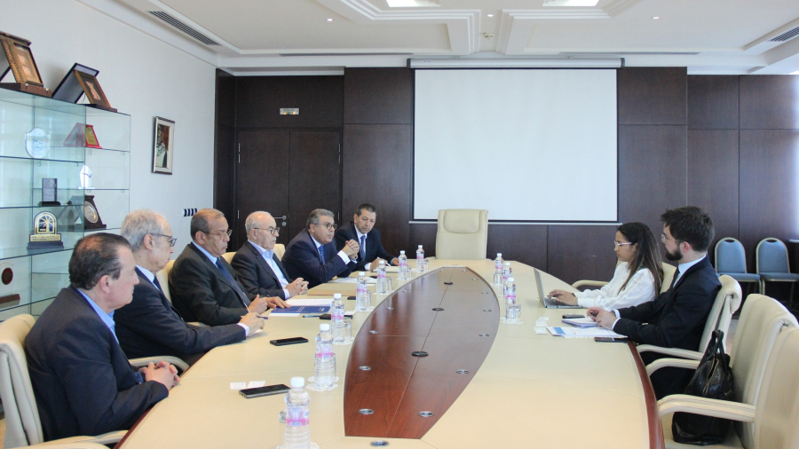 Samir Majoul sentretient avec des experts de l'Agence Moody's