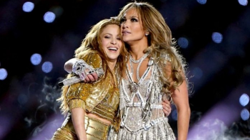 Shakira et J-Lo mettent le feu au Super Bowl