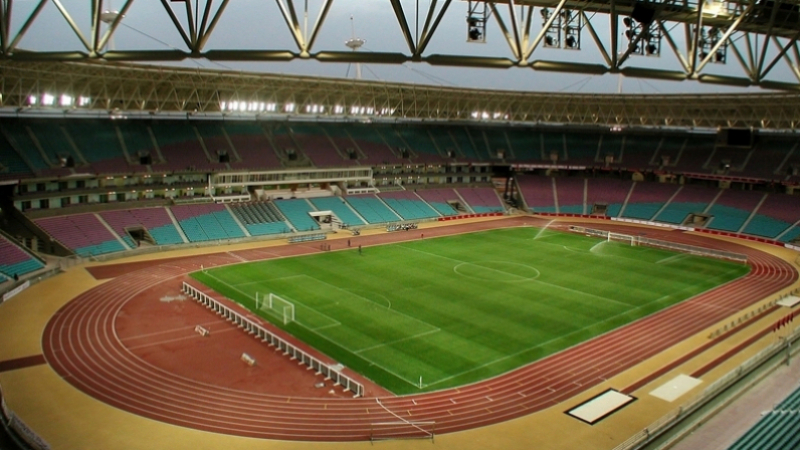 Travaux d’entretien de la pelouse du stade de Rades | Mosaique FM
