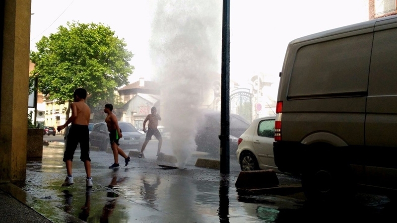 France: retour en force du "street pooling" à cause de la chaleur 