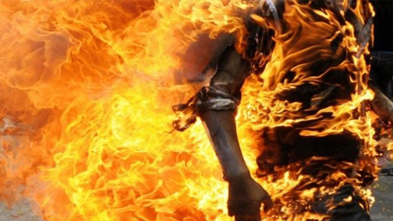 Un amoureux éconduit s’immole par le feu 