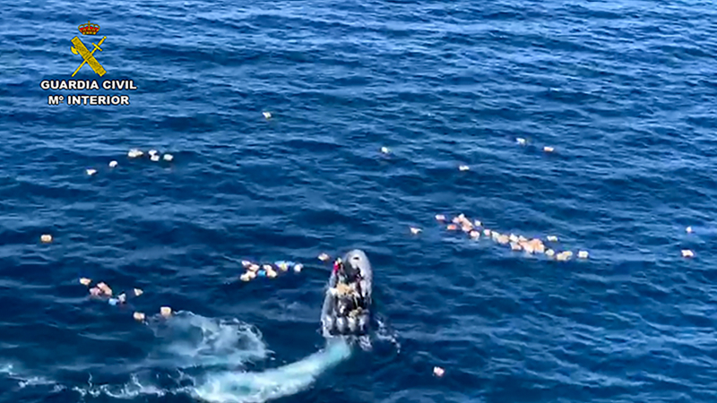 Des narcos secourent en mer les policiers qui les pourchassaient trafiquants drogues
