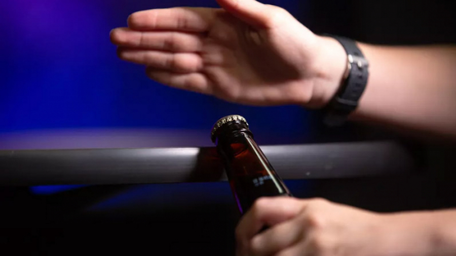 Un commentateur d'Al Watania demande une bière en direct tv nationale