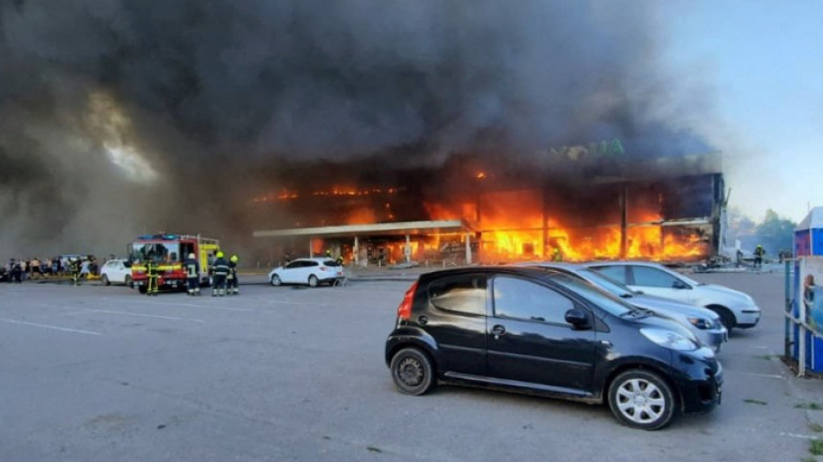 Ukraine: 18 morts dans une frappe russe sur un centre commercial Ukraine