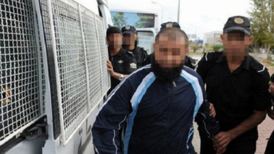 Un policier poignardé en 2019: Le terroriste écope de 20 ans de prison Un agent poignardé en 2019: Le terroriste écope de 20 ans de prison