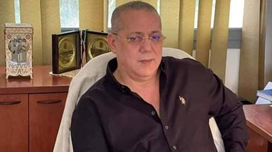 Un homme d'affaires retrouvé mort chez lui: son fils innocenté