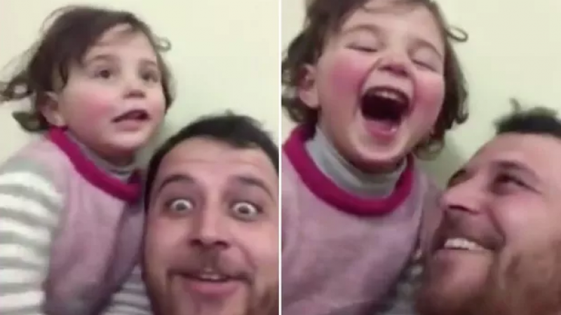 Un père invente un jeu pour que sa fille s'adapte aux sons des bombes