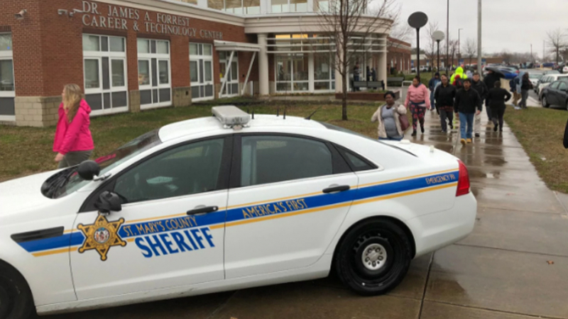 Fusillade au Maryland : deux lycéens blessés, mort du tireur 
