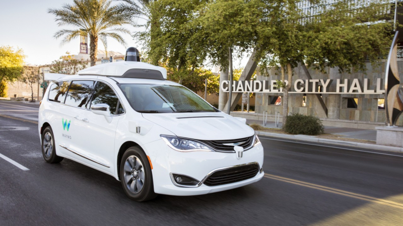  Waymo taxi
