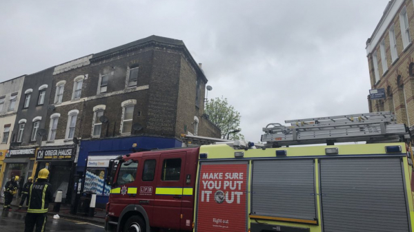 Bruler Le Feu Rouge En Anglais Londres: 30 blessés suite à une explosion