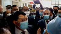 أعوان الصحة يحتجون تزامنا مع زيارة مشيشي لمستشفى سهلول