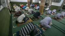منزل بوزيان: تعليق صلاتي الجمعة والتراويح لمدة أسبوع