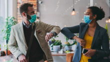 أمريكا تدعو المطعّمين إلى ارتداء الكمامة مجدّدا