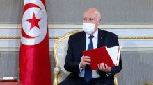 قيس سعيّد: شعب مفقر بائس.. أموالُه تصرف بعنوان تعويضات